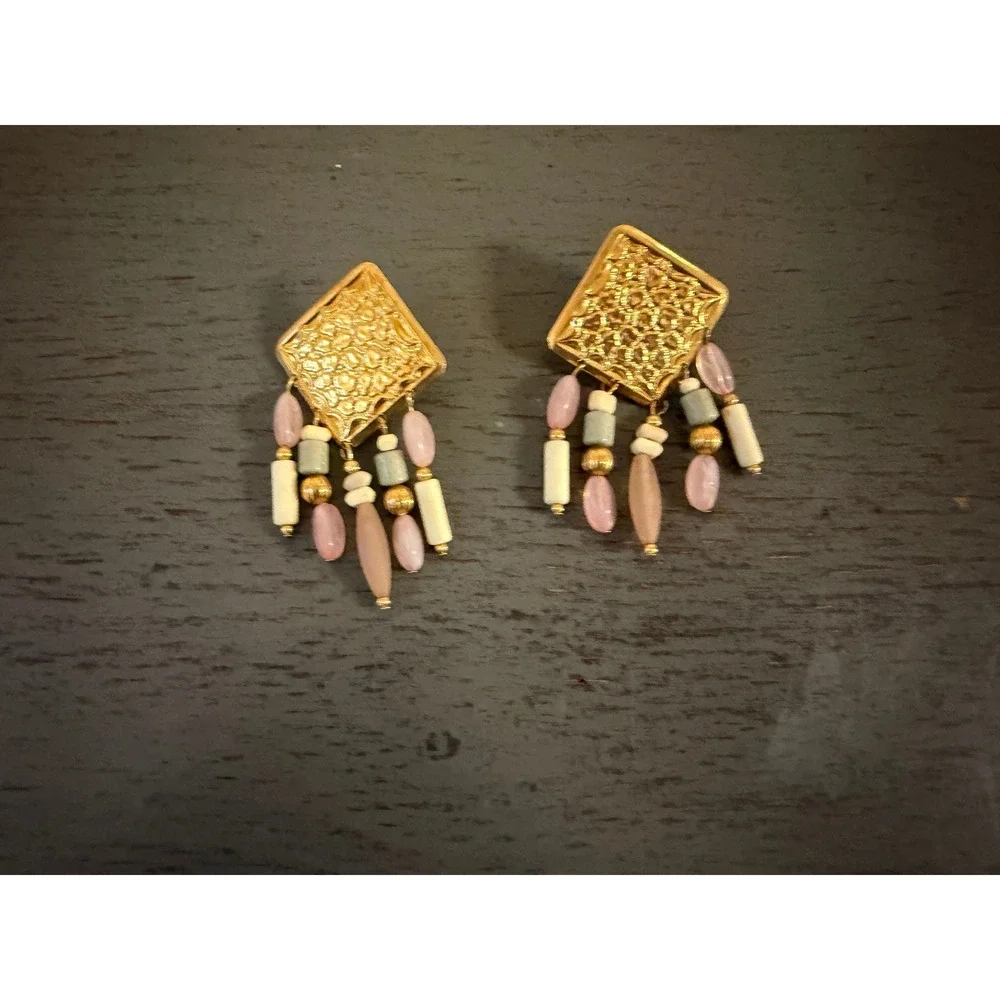 Vintage Gold Tone Filigree Beaded Dangle Clip On Earrings Pastel Pink Cream 2